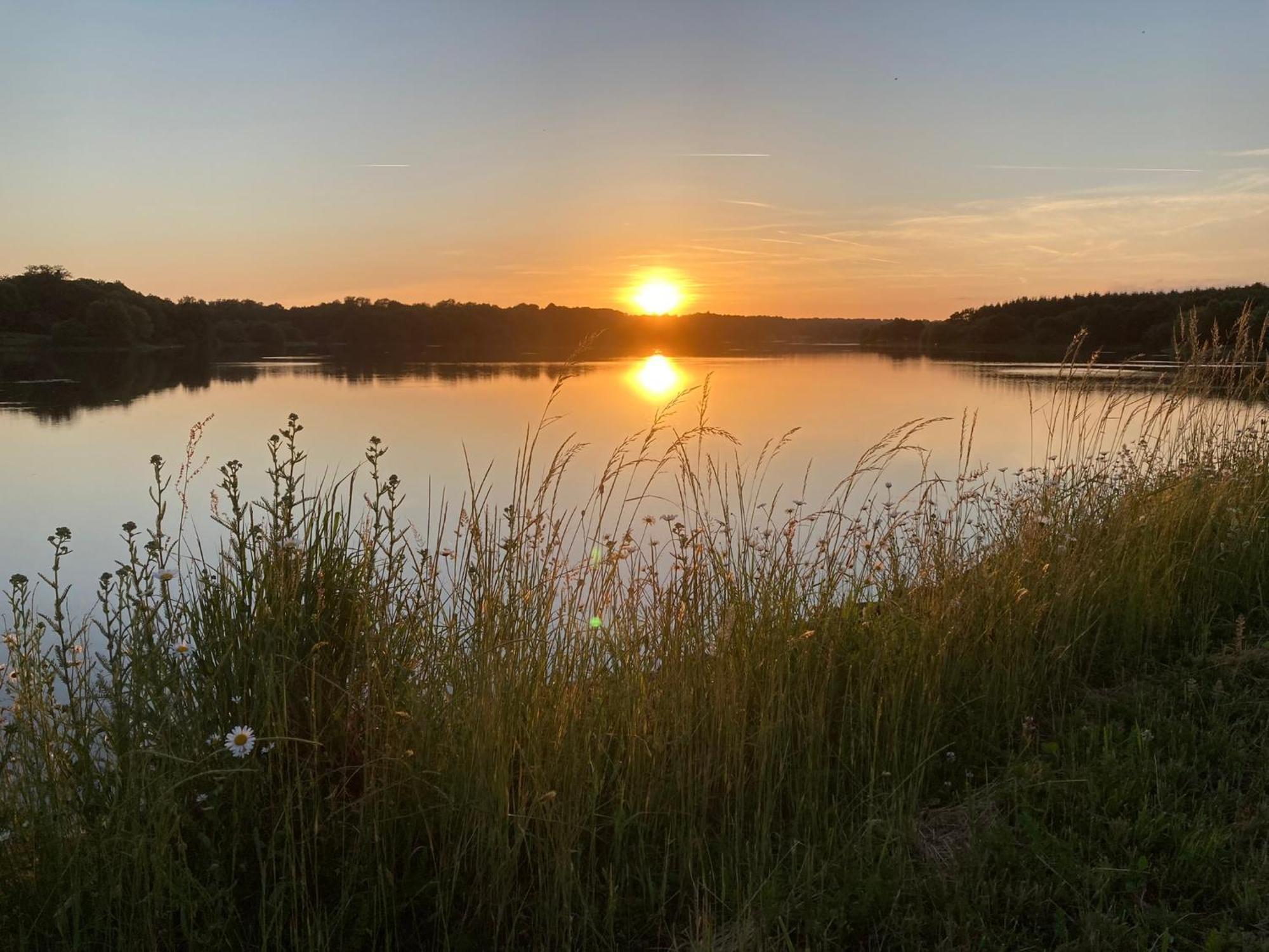 Au Pre Fleuri Eco Glamping Hotell Le Lindois Exteriör bild